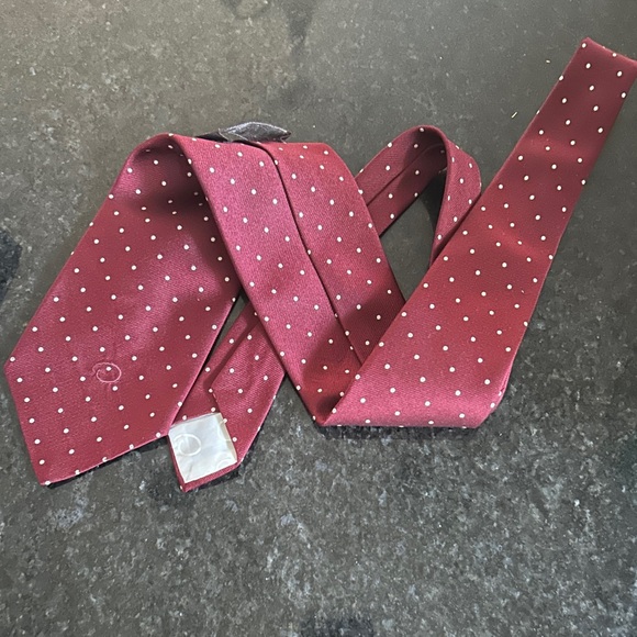 OSCAR DE LA RENTA Mens Neck Tie Wine w/ Small White Polka Dots 56"L x 4"W - Picture 6 of 6